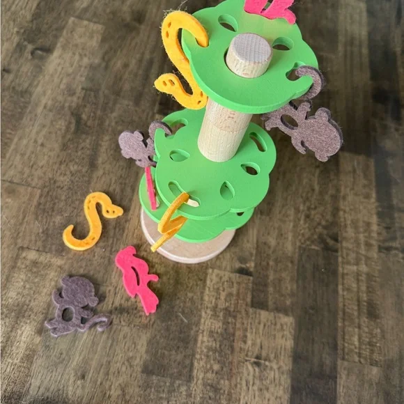KIWICO WOODEN TREE WITH FELT ANIMALS - Picture 2 of 4